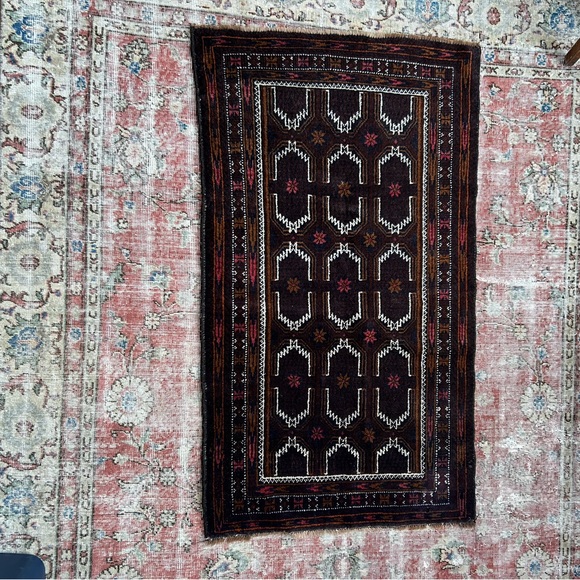 Vintage Patterned Rug - Picture 6 of 7